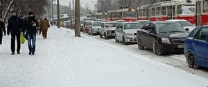 Транспортний колапс у Києві: місто завмерло у пробках, 