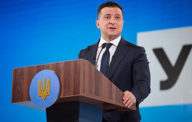 Почти половина украинцев выступает за отставку Зеленского – опрос Центра Разумкова