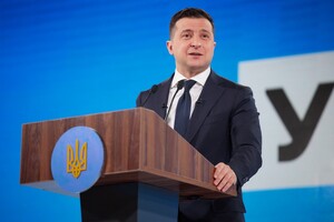 Почти половина украинцев выступает за отставку Зеленского – опрос Центра Разумкова