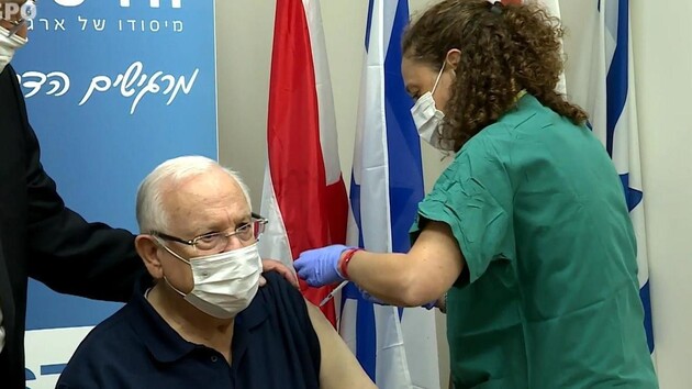 Ізраїль почав безкоштовну вакцинацію іноземців 
