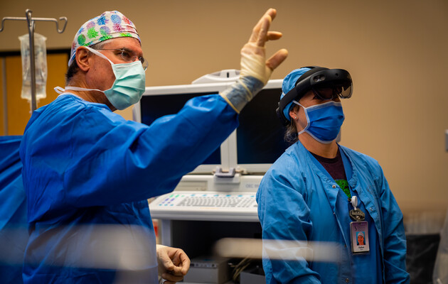 Фото: 24H Holographic Surgery