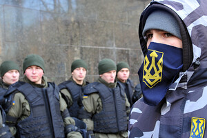 «Нацкорпус» приїхав блокувати базу «озброєних тітушок» у Києві, на місці працює поліція