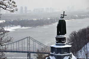 Непогода в Украине: местами продолжает снежить и ограничено движение транспорта 