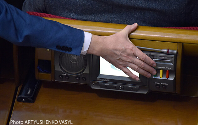В Украине народному депутату впервые сообщили о подозрении в кнопкодавстве 