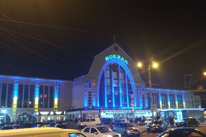 На киевском вокзале из-за значительной задержки поездов застряли более ста пассажиров