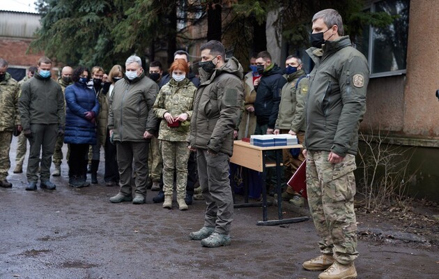 Зеленский выразил сожаление семье погибшего военного