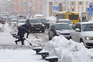 В КГГА обещают убрать снег с дорог и тротуаров: Столичные школы и садики начинают работу с понедельника