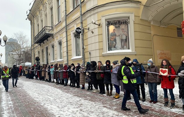 В Москве и других городах России проходят акции поддержки женщин-политзаключенных
