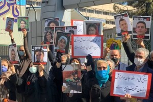 В Иране семьи жертв сбитого самолета МАУ потребовали ареста лидера революционной гвардии