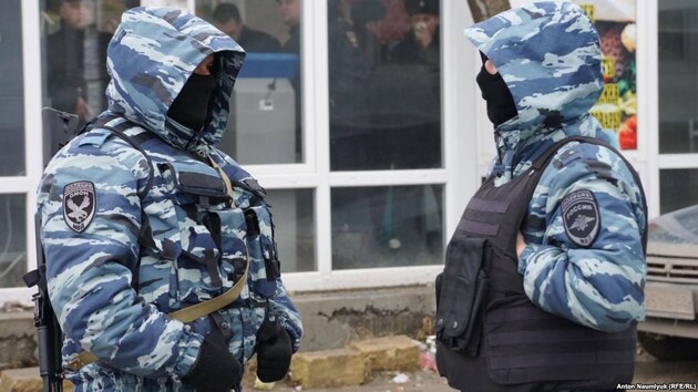 Ранкові обшуки у Криму: окупанти затримали п’ятьох активістів