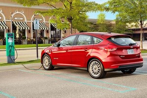 Ford переходить на продаж електромобілів в Європі 