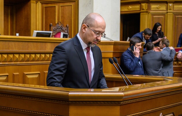 Прем'єр спростував інформацію про штрафи за відкриття вогню у відповідь на російські провокації в Донбасі 