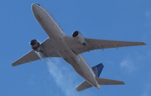 У Денвері у літака Boeing 777 United Airlines в польоті загорівся двигун — пілотам вдалося успішно посадити літак 