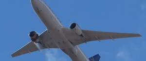 У Денвері у літака Boeing 777 United Airlines в польоті загорівся двигун — пілотам вдалося успішно посадити літак 