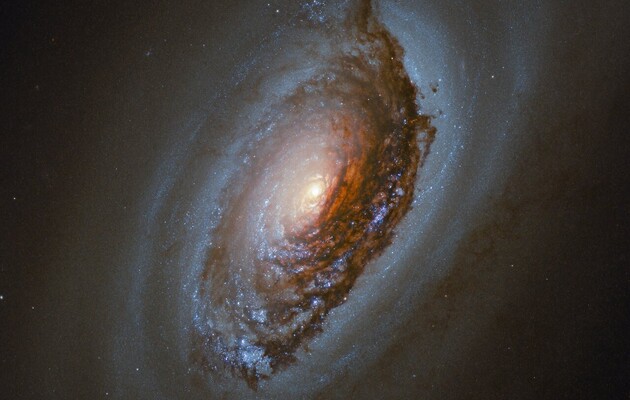 «Хаббл» зробив знімок космічного «чорного ока» 