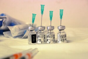 В Україні зареєстрували антиковідну вакцину Pfizer
