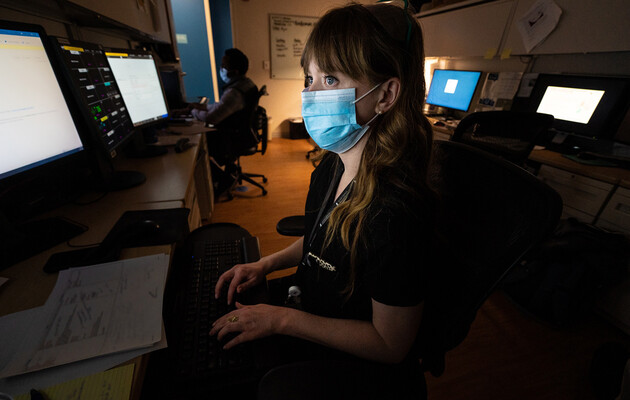 Хейлі Арсенокс працює помічником лікаря в дитячій лікарні