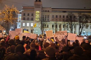 Акция в защиту Стерненко: на Банковой начались столкновения с полицией