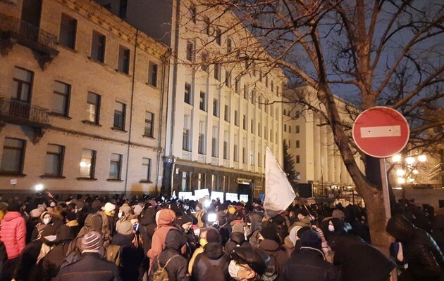  Медики не можуть потрапити в епіцентр протистояння, кількість травмованих, швидше за все, збільшитися