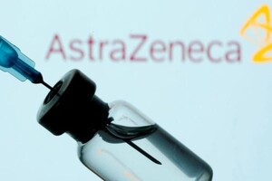 AstraZeneca сможет поставить в Европу вдвое меньше вакцин, чем предусматривал контракт — Reuters
