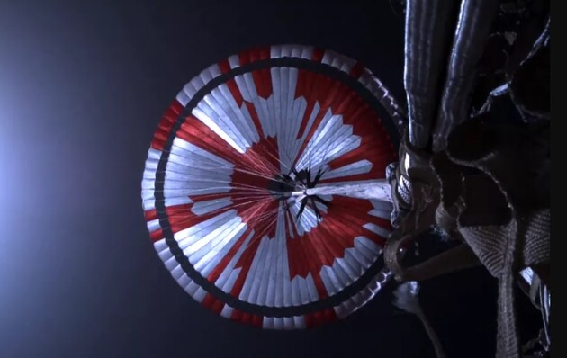 На парашют марсохода нанесли девиз Лаборатории реактивного движения