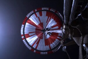 Користувачі соцмереж розшифрували таємне послання на парашуті марсохода Perseverance 
