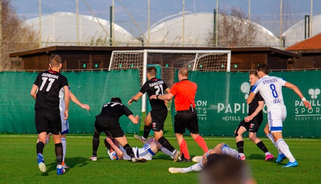 Матч тривав півгодини