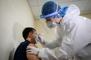 МОЗ: в Україні зафіксували сім незначних побічних реакцій на вакцину від COVID