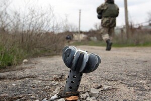 Украинский боец подорвался на мине возле Луганского