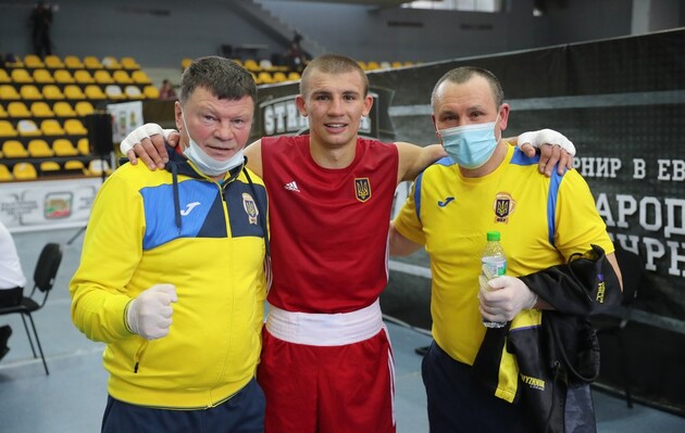 Украинский боксер Хижняк защитил титул на престижном турнире в Болгарии
