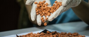 Ученые сообщают об успехах в лечении алкоголизма с помощью MDMA.