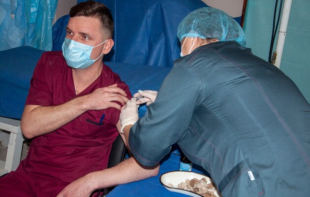Уряд підрахував кількість вакцинованих за п'ять днів українців 
