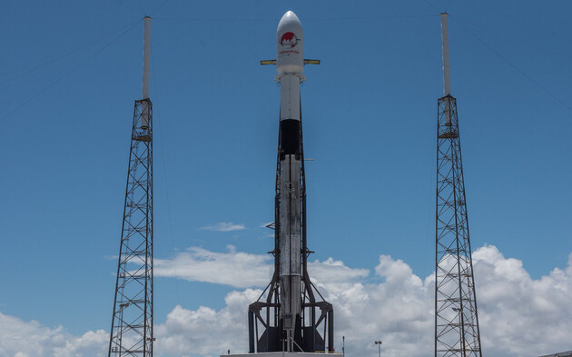 Запуск тяжелой ракеты-носителя Falcon 9 с 60 мини-спутниками отменен за минуту до старта