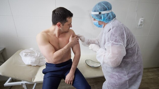 Владимир Зеленский сделал прививку против коронавируса 
