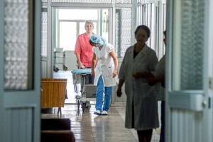 В Івано-Франківській області лікарні переповнені хворими на коронавірус, люди лежать прямо в коридорах 