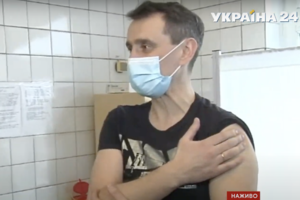 Главный санврач Ляшко сделал прививку против коронавируса 