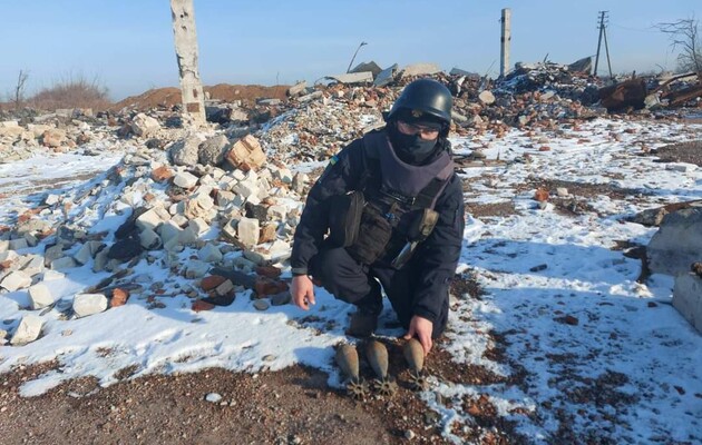 Украинские саперы обезвредили 100 мин и снарядов в зоне ООС за сутки