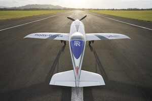 Электросамолет Spirit of Innovation от Rolls-Royce впервые выехал на взлетно-посадочную полосу