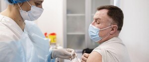 За сутки в Украине привили еще почти тысячу человек от коронавируса