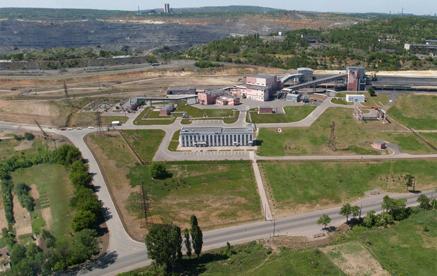 На предприятии Ахметова произошла авария с участием грузовика и поезда