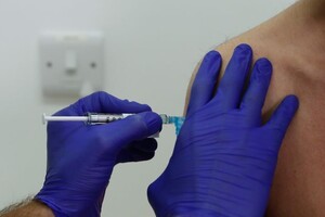 «Нужно финансово мотивировать»: в Раде назвали причины медленного темпа вакцинации в Украине