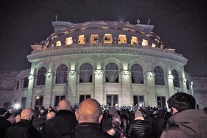 У Єревані опозиція повністю заблокувала парламент Вірменії: обіцяють стояти до відставки Пашиняна 
