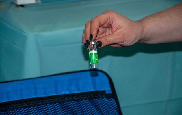 Для популяризації вакцини Covishield військові вакцинувалися разом з журналістами ICTV