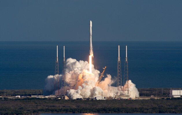 SpaceX запустила чергову партію супутників для глобального інтернету 