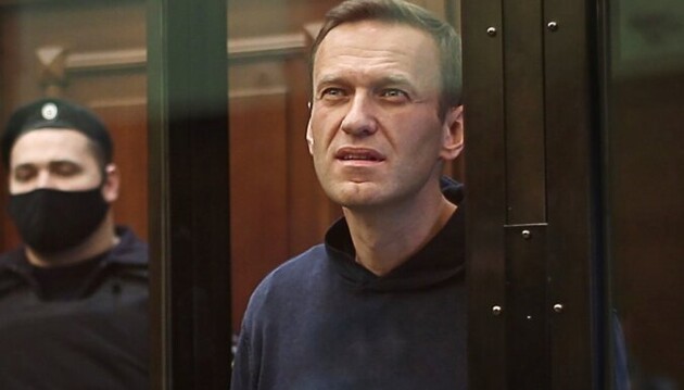 Навального снова увезли в другое место