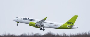 Латвійська airBaltic через рік відновлює авіарейси в Україну 
