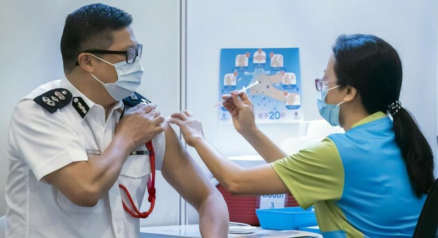 Китай планує вакцинувати 80% населення від COVID-19 до кінця року 