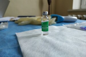В Україні збільшать інтервал між першою і другою дозами вакцини Covishield – експерт 
