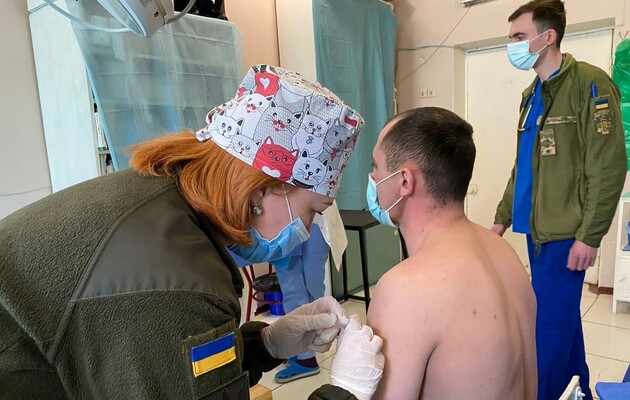 Первую дозу вакцины ввели 6 тысячам военнослужащих