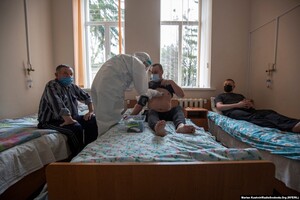 В красной зоне: фоторепортаж из Житомирской больницы, где борются с COVID-19 